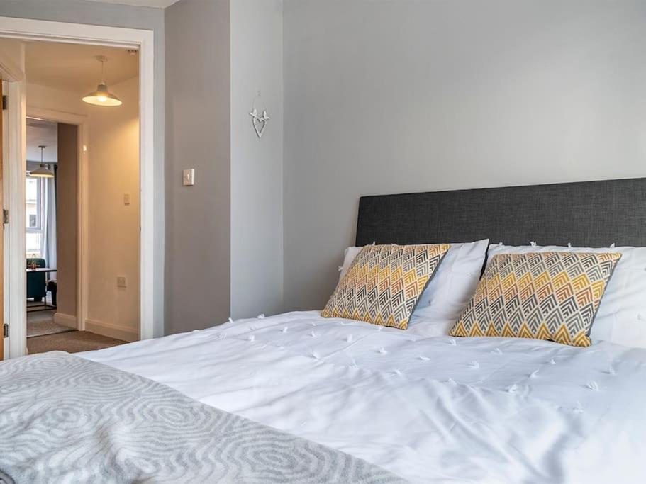בלפסט Lovely 2 Bedroom Apt At Ormeau Park W/ Free Parking מראה חיצוני תמונה