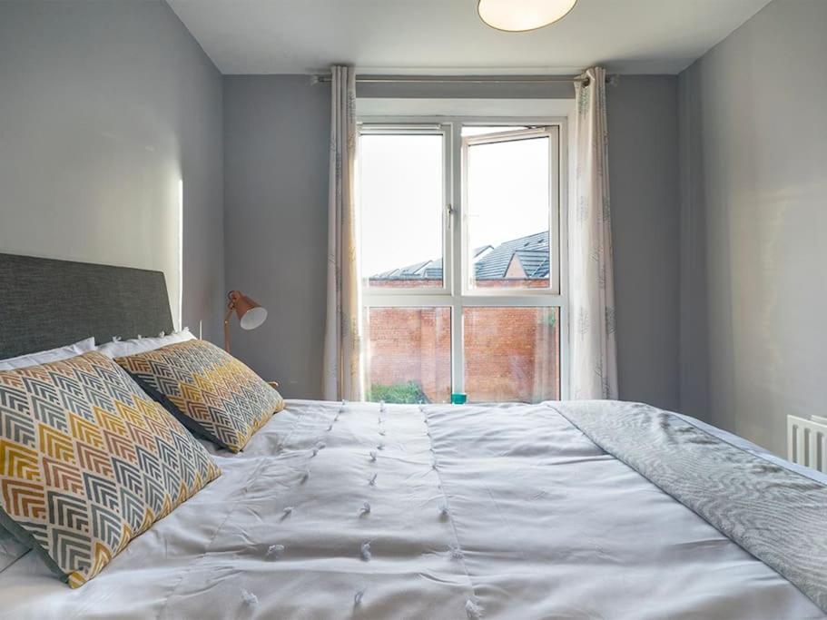 בלפסט Lovely 2 Bedroom Apt At Ormeau Park W/ Free Parking מראה חיצוני תמונה